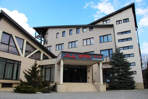 Property building, Day