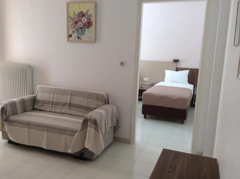 Photo of the whole room, Seating area