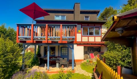 Property building, Garden, Balcony/Terrace, Garden view