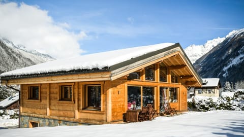 Chalet Chal'heureux + Annexe Chalet in Chamonix