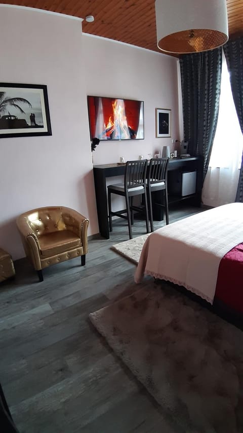 Room De LUX SPA " TABARKA " Bed and Breakfast in Wallonia, Belgium