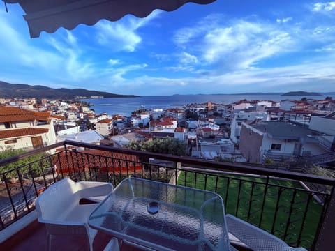View (from property/room), Balcony/Terrace, Dining area, City view, Garden view, Sea view, Inner courtyard view