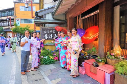 Day, group of guests