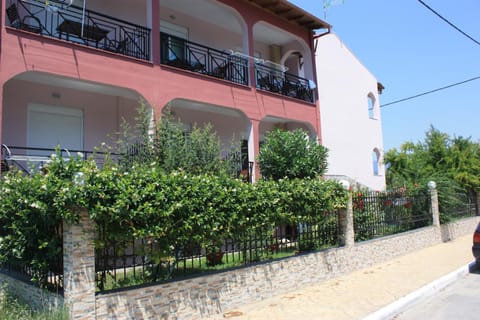 Facade/entrance, Garden