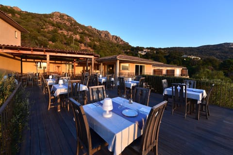 Restaurant/places to eat, Facade/entrance