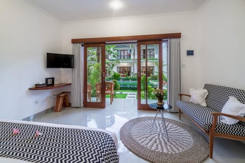 Patio, Bed, Balcony/Terrace, Living room, Seating area, Bedroom