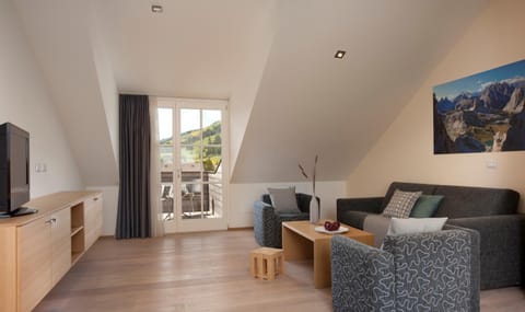 Balcony/Terrace, Mountain view