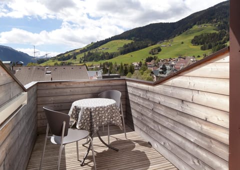 Balcony/Terrace, Mountain view