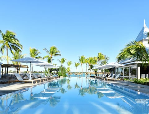 Swimming pool, sunbed
