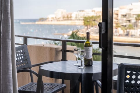 Seaview Escape Summer Nights Guesthouse Bed and Breakfast in Marsaskala