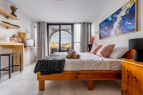Seaview Escape Summer Nights Guesthouse Bed and Breakfast in Marsaskala