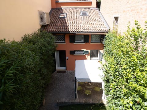 BolognaRoomscom - Isaia Garden Private Garden Spa Bath House in Bologna