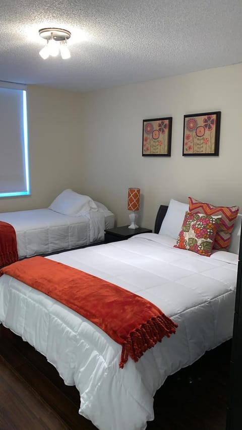 Renovated 2/2 Unit at Yacht Club/Aventura Apartment in Aventura