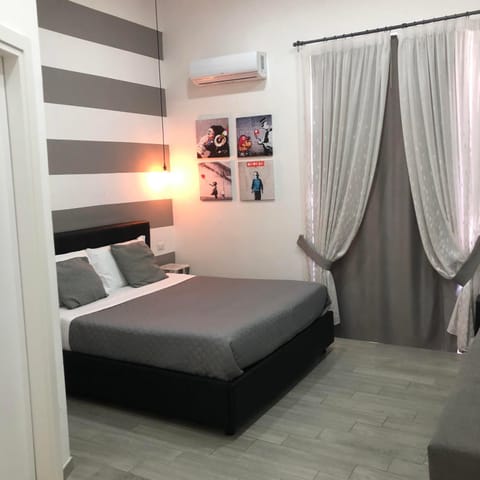 Bed, Photo of the whole room, Bedroom, air conditioner