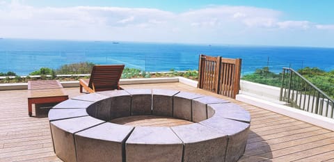 Patio, Communal lounge/ TV room, Library, Balcony/Terrace, Lounge or bar, Fitness centre/facilities, Swimming pool