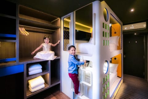 Bedroom, children, Family