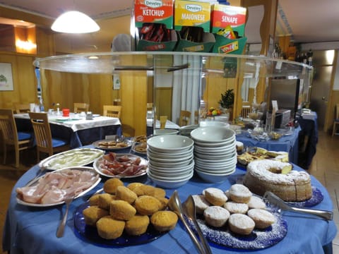 Breakfast, Buffet breakfast