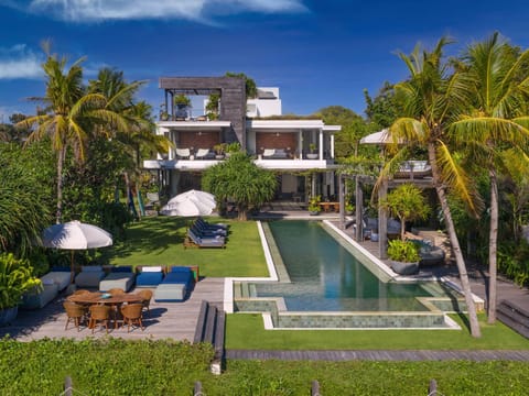 Property building, Day, Garden, Garden view, Pool view, Swimming pool, sunbed