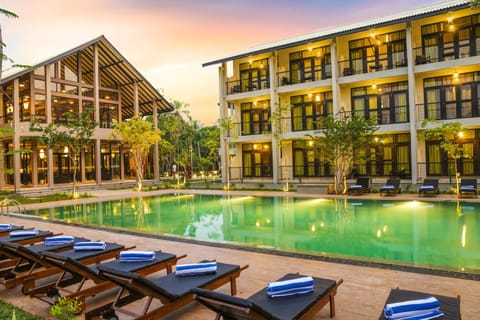 Property building, Swimming pool