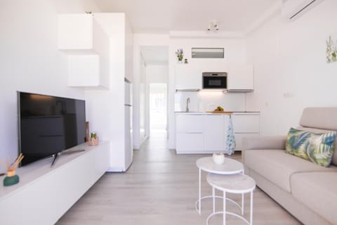 TV and multimedia, Kitchen or kitchenette, Living room