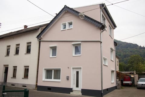 Ferienhaus an der Burg Namedy Apartment in Andernach