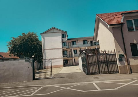 Property building, Day, Coffee/tea facilities, Parking