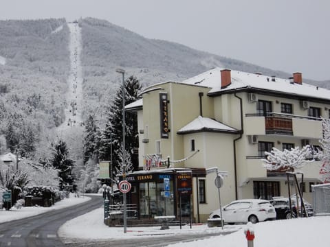 Facade/entrance, Winter