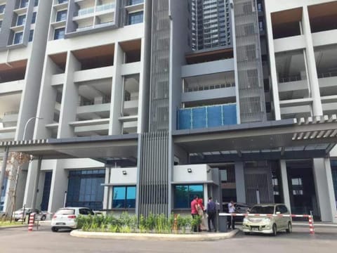 Property building, Facade/entrance, Day, Location, Parking