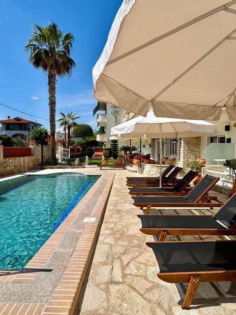 Swimming pool, sunbed