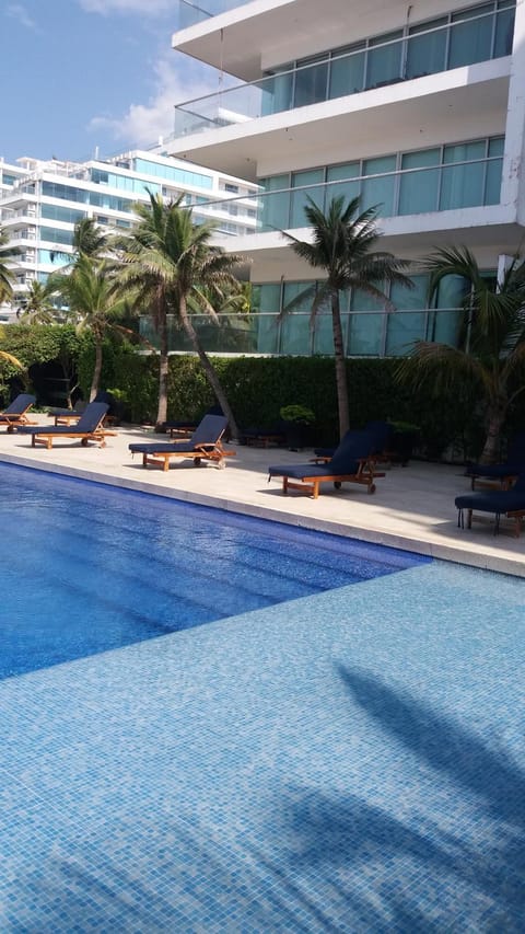 Swimming pool, Swimming pool