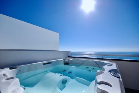 Hot Tub, Swimming pool