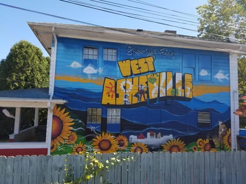 Bon Paul & Sharky's Hostel Hostel in Asheville