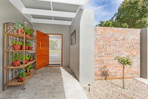 Facade/entrance, Entertainment, Entertainment