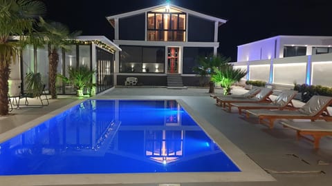 Property building, Swimming pool, Swimming pool