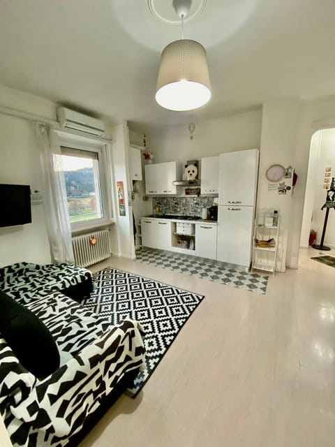 Appartamento Lella con meravigliosa vista vicino alle Terme zona Bagni con ascensore e area parcheggio Apartment in Liguria