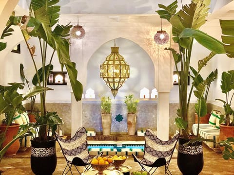 Patio, Restaurant/places to eat, On-site shops, Living room, Lobby or reception, Banquet/Function facilities, Swimming pool