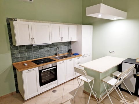 Kitchen or kitchenette, Living room, Seating area, kitchen