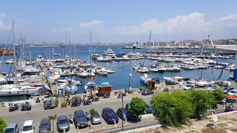 Nearby landmark, Neighbourhood, Sea view