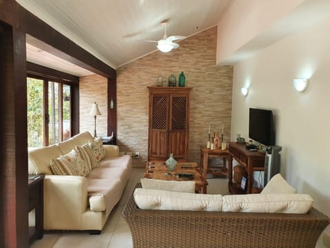 Casa Condomínio com 04 quartos, 200 metros da Praia de Manguinhos House in Armacao dos Buzios