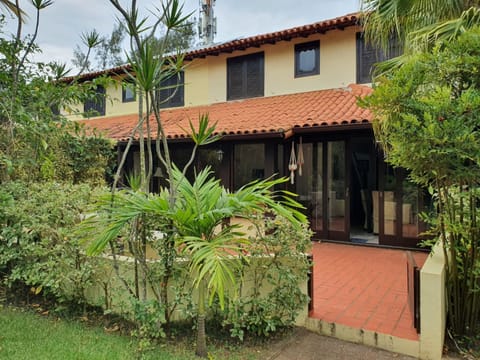 Casa Condomínio com 04 quartos, 200 metros da Praia de Manguinhos House in Armacao dos Buzios