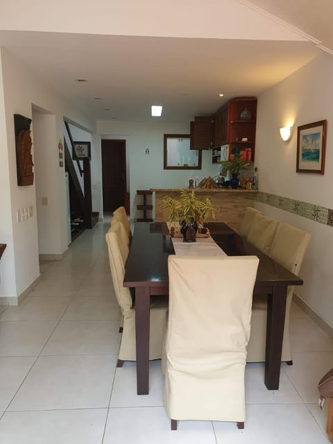 Casa Condomínio com 04 quartos, 200 metros da Praia de Manguinhos House in Armacao dos Buzios