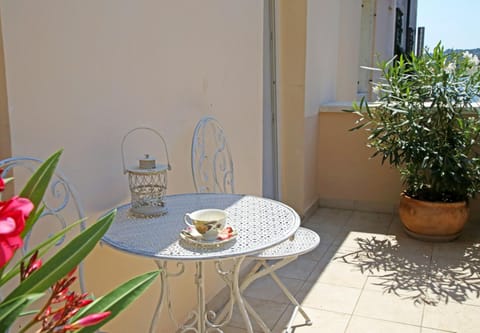 Garden, Balcony/Terrace, Decorative detail, City view, Landmark view, Sea view, Street view