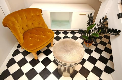 Facade/entrance, People, Lobby or reception