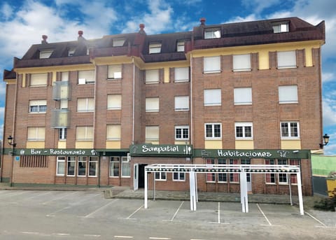 Facade/entrance
