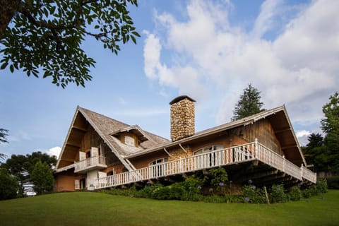 Property building, Day, Natural landscape, Garden, Garden view