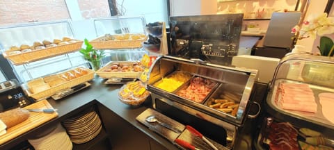 Food and drinks, Food, Breakfast, Continental breakfast, Buffet breakfast