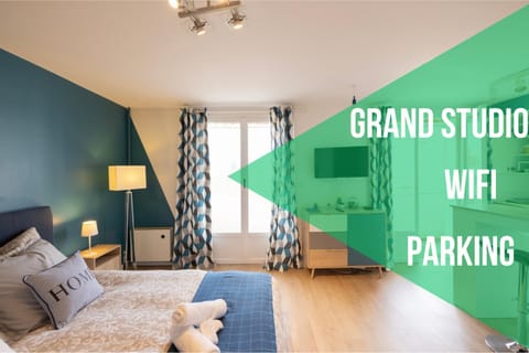 Bed, Living room, Bedroom