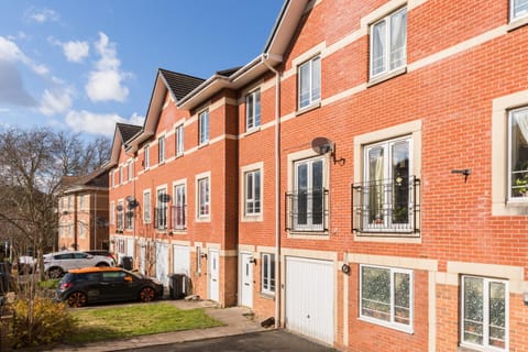 Newly Renovated - 4 Bedroom Anchor House - Close to JQ, Birmingham City Centre - Groups & Contractors House in Birmingham