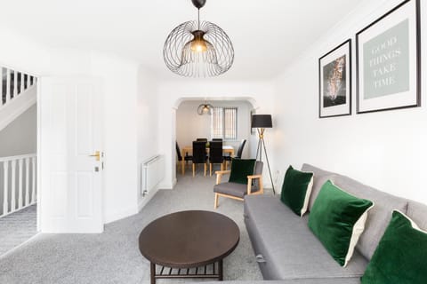 Newly Renovated - 4 Bedroom Anchor House - Close to JQ, Birmingham City Centre - Groups & Contractors House in Birmingham