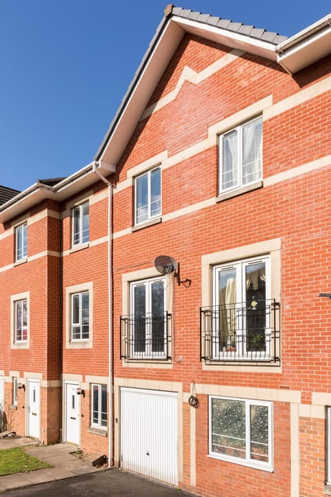 Newly Renovated - 4 Bedroom Anchor House - Close to JQ, Birmingham City Centre - Groups & Contractors House in Birmingham